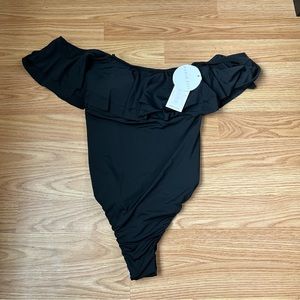 Off shoulder ruffle one piece swimsuit